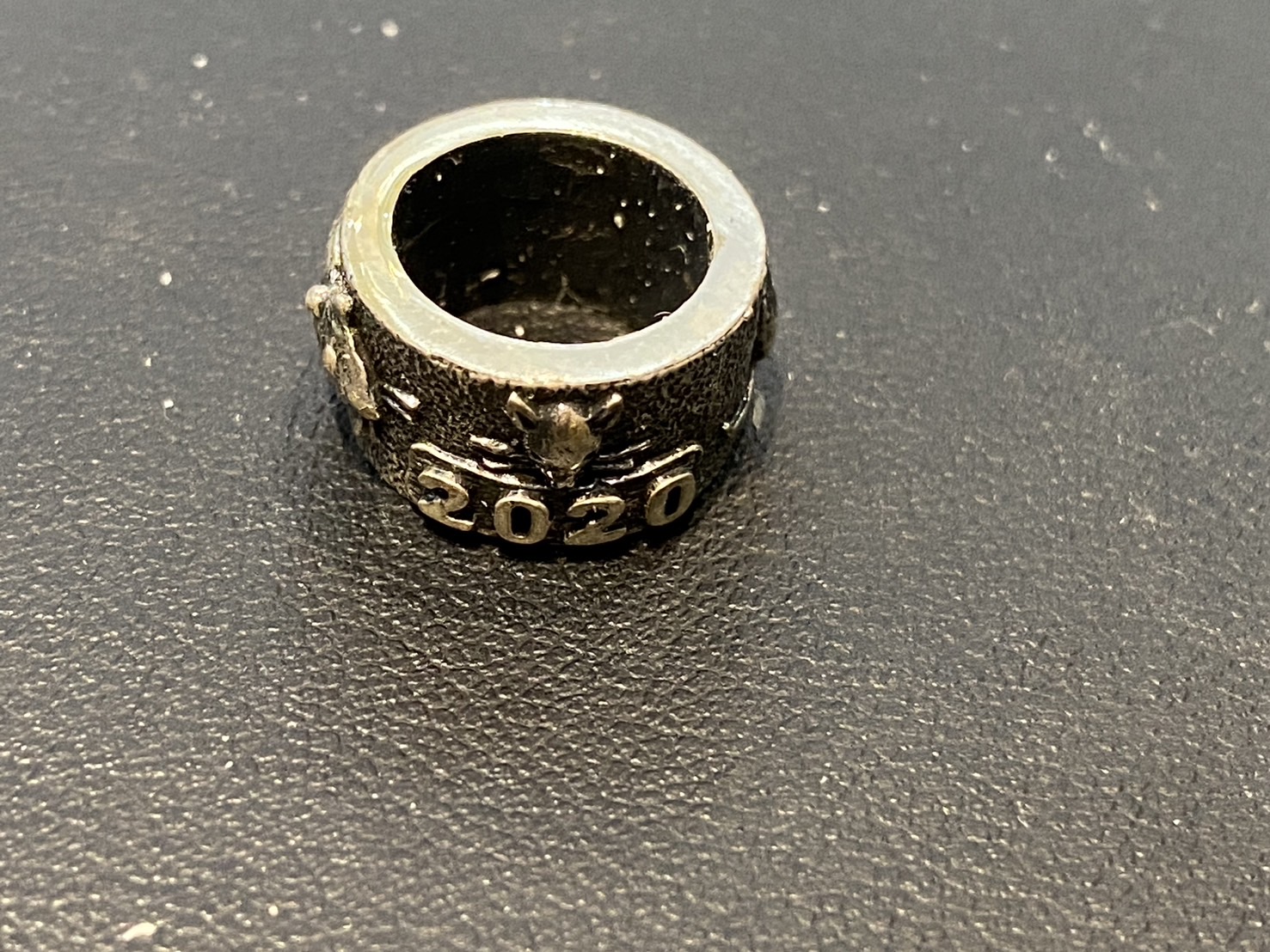 銀飾戒指生產,銅製戒指生產案例-台灣銀飾工廠,台北銀飾工廠,新北銀飾工廠,銅飾工廠,台北銀飾生產,銅銀飾品製做,飾品鑄造,銅零件鑄造,銀零件鑄造,筆配件打版,飾品量產鑄造,擺飾專業打版,銀飾戒指生產,銀飾項鍊生產,銀飾配件訂製,銀飾工廠推薦,巧美信飾品工藝6